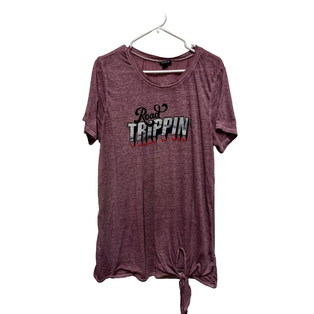 Torrid Tshirt "Road Trippin" Mauve with tie accent Size 2